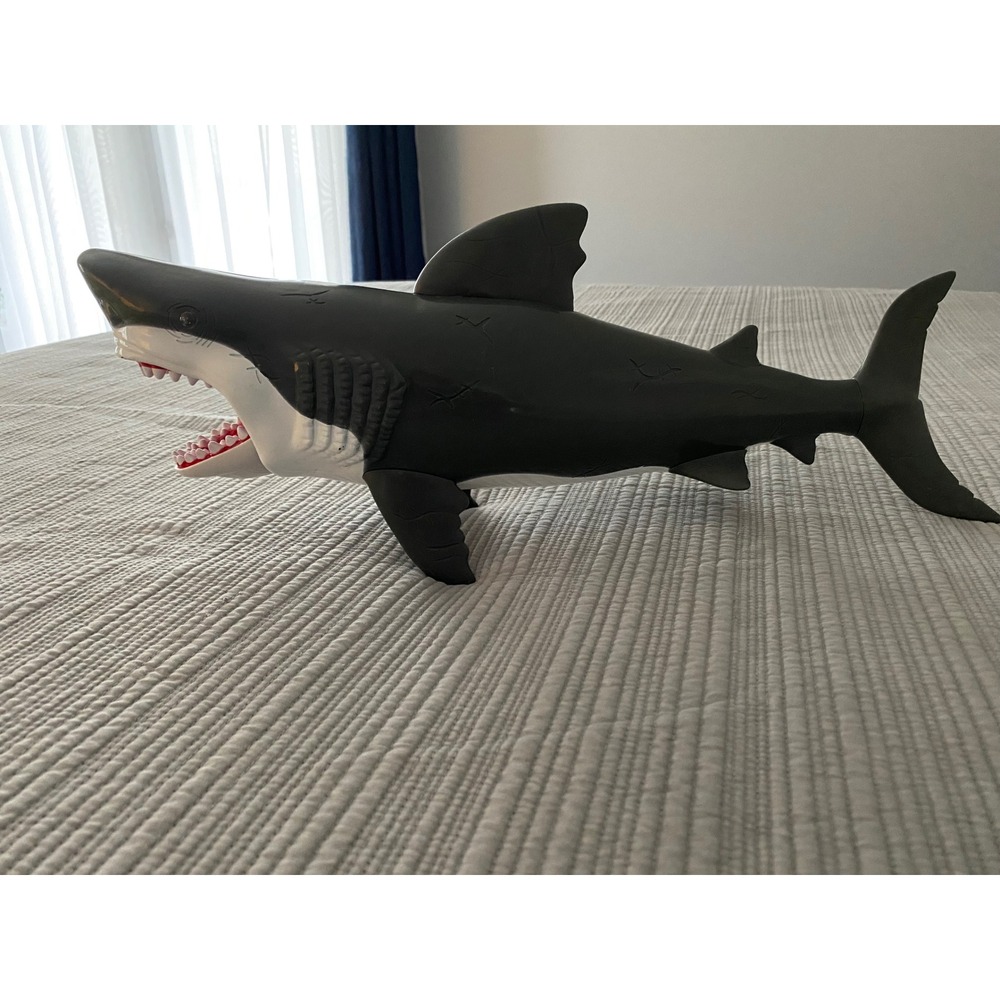 ToysRUs Chap Mei Great White Shark Action Figure Chomping Jaws Battle Scars-Vtg